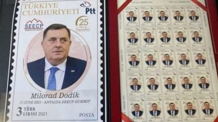 PTT’nin bastığı pula tepki yağdı: PTT derhal özür dilenmeli
