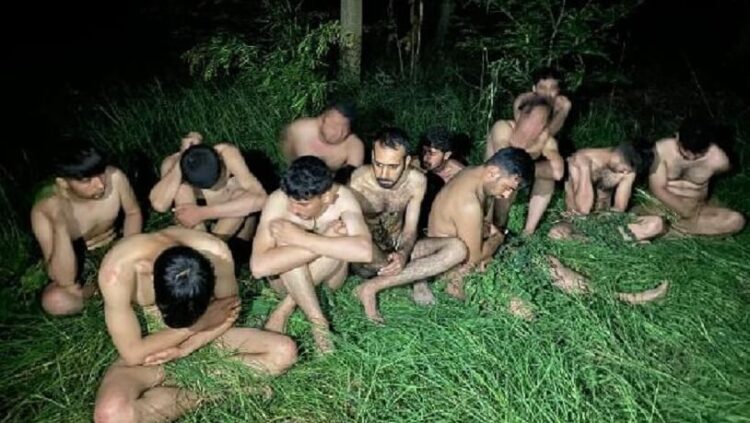 42 göçmeni soyup, döverek Türkiye’ye gönderdiler