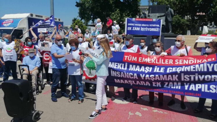 Emekliler Kadıköy Rıhtım’dan seslendi: Böyle bir yaşama mahkum değiliz