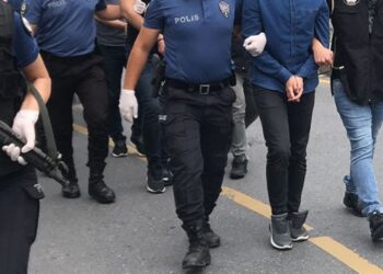 32 ilde FETÖ operasyonu: Çok sayıda polis gözaltında