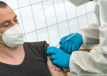 Araştırma: İki aşının kombine edilmesi daha fazla koruyor