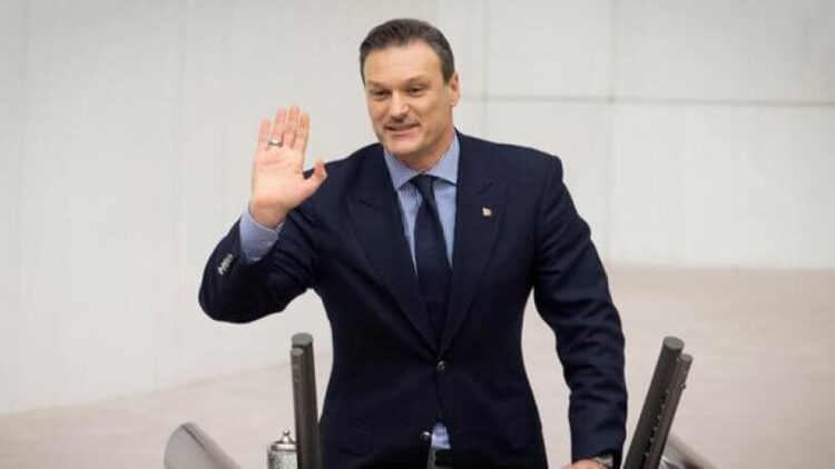 Alpay Özalan’ın paylaşımı sosyal medyada tepki çekti!