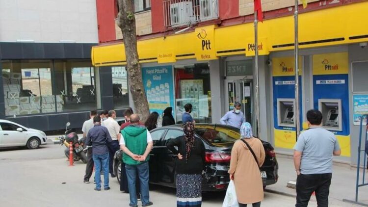 PTT’de fatura ödemeye ‘ek ücret’ isyanı