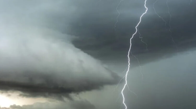 Ormanda yıldırım isabet eden kadın hayatını kaybetti