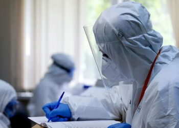 Geciken suçiçeği aşılarının cezası doktor ve hemşirelere kesildi