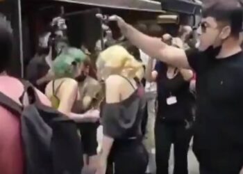 Taksim’de 19. Onur Yürüyüşü’nde polisten talimat