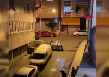 Elektrikli scooterla buzdolabı taşıdılar