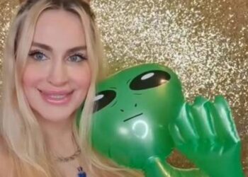 ‘Uzaylılar tarafından kaçırıldım’ diyen kadın: ‘Beni yalnızca seks için istemiyor’