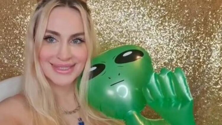 ‘Uzaylılar tarafından kaçırıldım’ diyen kadın: ‘Beni yalnızca seks için istemiyor’