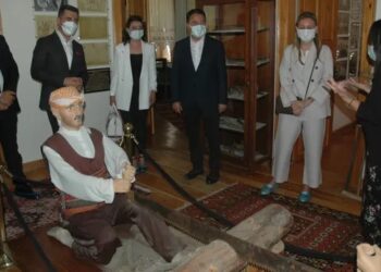Babacan’dan İzmir’de cemevi ziyareti