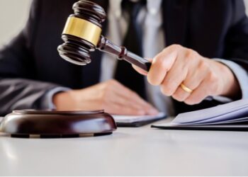 Mahkeme kredi borcuna karşı maaş kesintisini haksız buldu