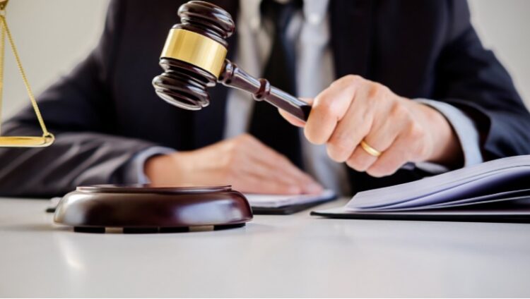 Mahkeme kredi borcuna karşı maaş kesintisini haksız buldu