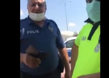 Polisler maske uyarısı yapan gazeteciyi dövdü