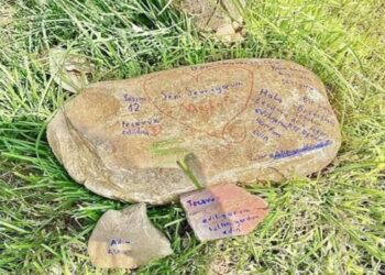 Parktaki taşa ‘tecavüz’ notu yazan çocuk bulundu
