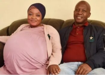 Tek doğumda 10 bebeği olan anne tarihe geçti