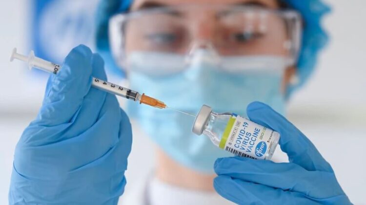 Koronavirüs aşısında 3. doz gerekli mi? Virolog Semih Tareen açıkladı