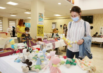 Küçükçekmece’de hünerli kadınlardan el emeği sergisi