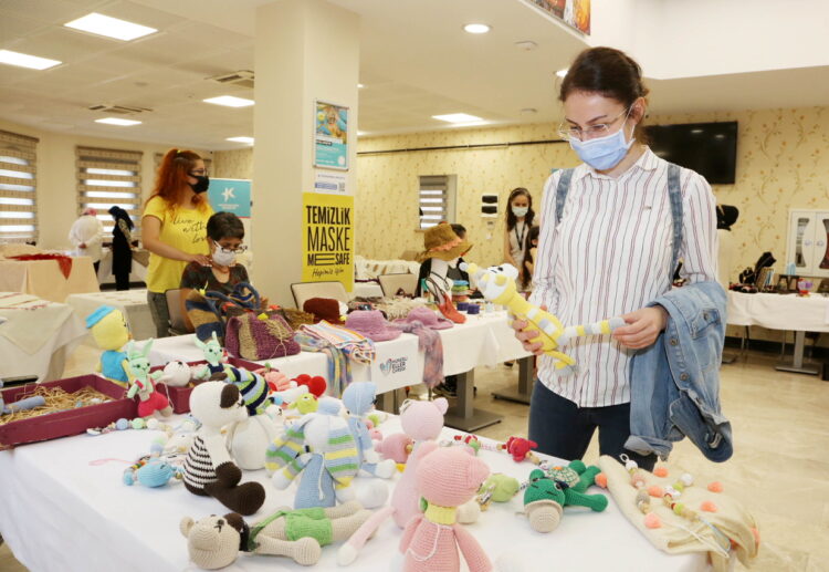Küçükçekmece’de hünerli kadınlardan el emeği sergisi