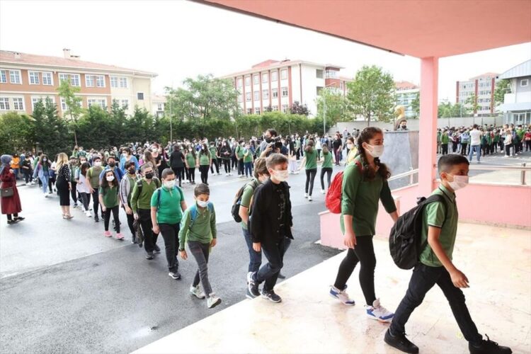 Ortaokul ve liselerde yüz yüze eğitim başladı