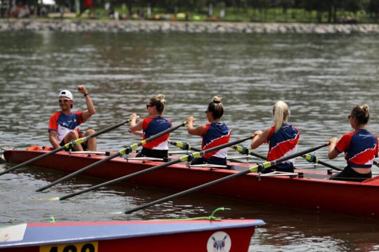 Haliç, kürek yarışlarıyla şenlendi