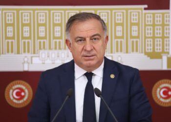 Gökan Zeybek: AKP kadroları hesabını veremeyecekleri işlerin altına girmiş durumda