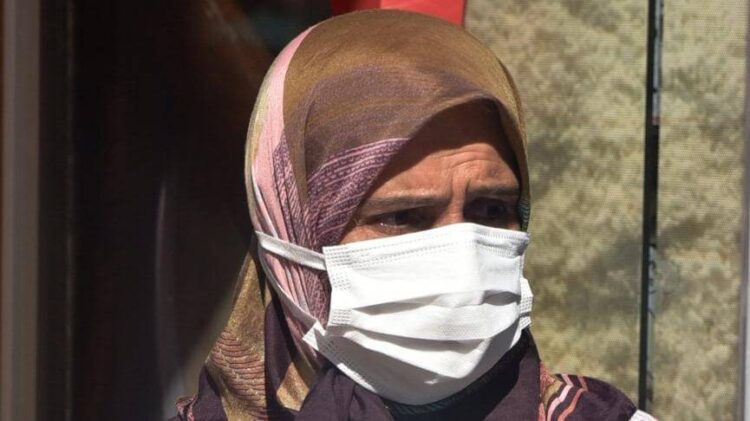 ‘Köylülere zekat vereceğiz’ diyerek 20 bin liralık bileziğini çaldılar