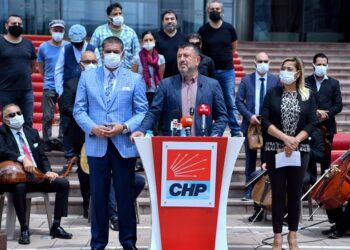 Ağbaba: İktidar, sahne, sanat ve eğlence sektörüne savaş açtı