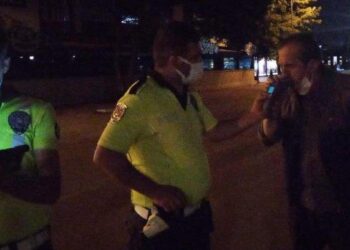 Alkollü sürücüden güldüren tehdit: Ben sizin komiseri arayayım