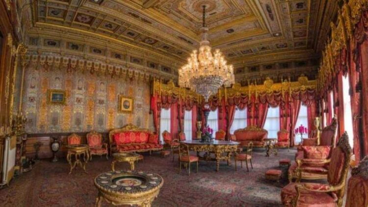 Dolmabahçe’deki altın vazolar nerede?