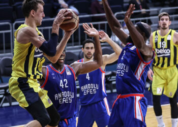 Anadolu Efes 2020-2021 sezonunun şampiyonu oldu