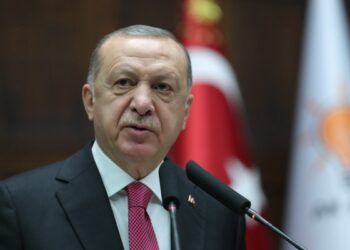 Erdoğan’dan dalga geçer gibi açıklama: “Neymiş; millet açmış”