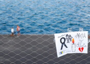 Bir ve altı yaşlarındaki iki kızını öldürüp okyanusa attı