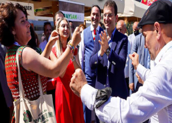 Ekrem İmamoğlu ve Tunç Soyer karşılıklı oynadı