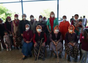 Belediyeden kadın üreticilere 5 koyun 1 koç hediyesi