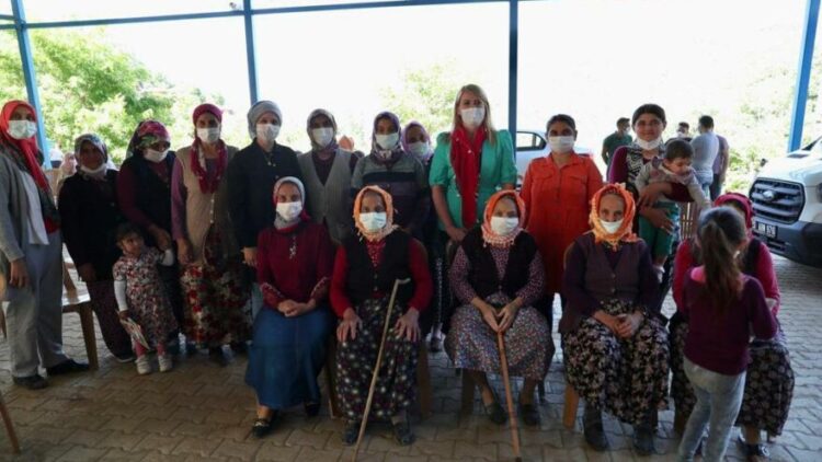 Belediyeden kadın üreticilere 5 koyun 1 koç hediyesi