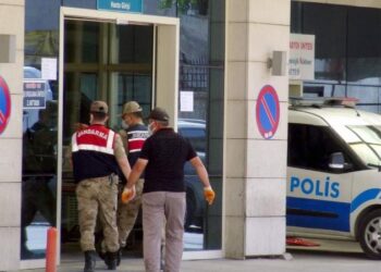 Jandarma ile insan kaçakçısı arasında çatışma