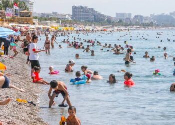 Antalya’da hava sıcaklığı 41 dereceyi gördü
