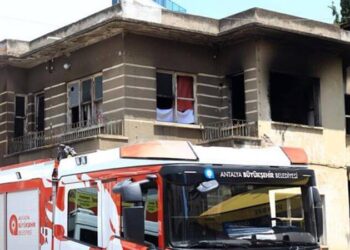 ‘Yakmadan duramıyorum’ demişti, bir binayı daha yaktı