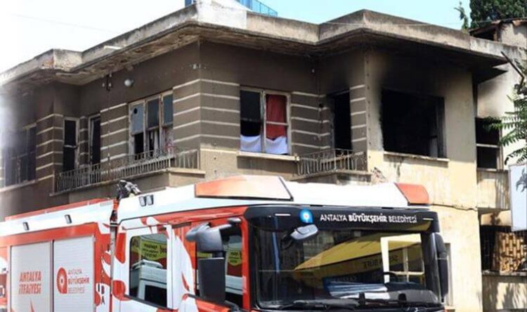 ‘Yakmadan duramıyorum’ demişti, bir binayı daha yaktı