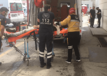 Parkta yürürken üzerine yıldırım düştü