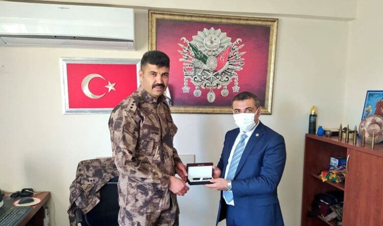 MHP’li vekilin ziyaretinde Atatürk fotoğrafı olmaması tepki çekti