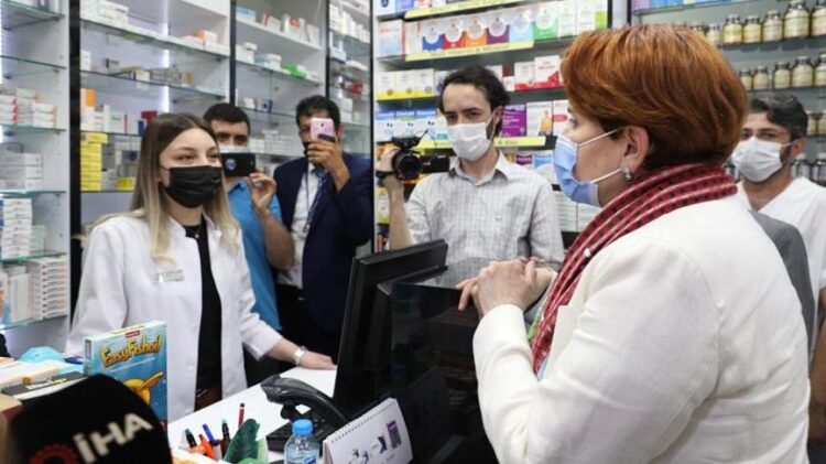 Eczacının veresiye borcunu duyan Meral Akşener şaşkınlığını gizleyemedi