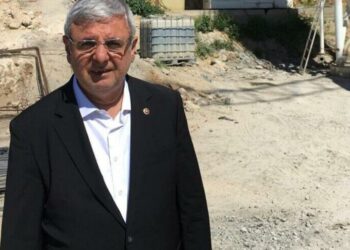AKP’li Mehmet Metiner çift maaşa önce isyan etti, sonra mesajları sildi