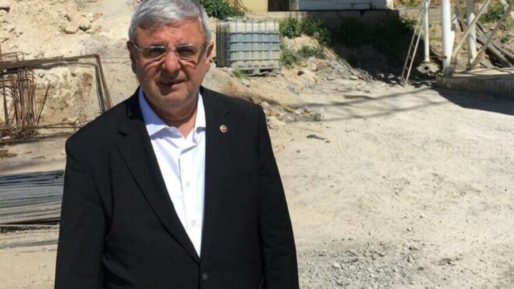 AKP’li Mehmet Metiner çift maaşa önce isyan etti, sonra mesajları sildi