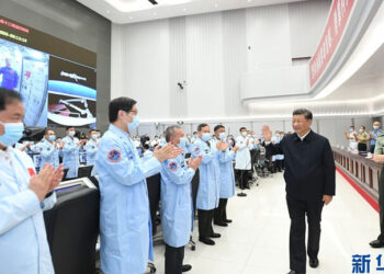 Uzay modülündeki iki bayrağın anlamı