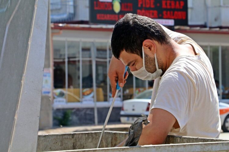 Çöp toplayarak KPSS’de 25’inci oldu, şimdi hedefi hukuk fakültesi