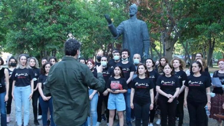 Ruhi Su Dostlar Korosu da ‘Sahne Sokakta’ dedi