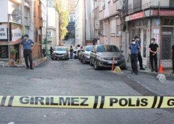 Şişli’de silahlı kavga: Kızını parka götüren baba öldü