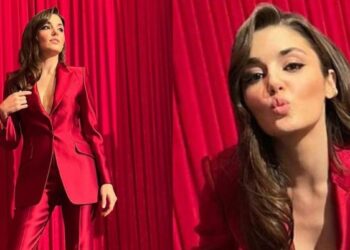 Hande Erçel’in bikinili pozlarına beğeni yağdı