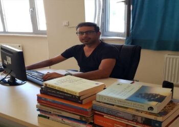 Bisikletle şarampole yuvarlanan akademisyen hayatını kaybetti
